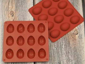 Molde silicona 12 huevitos decorados surtidos